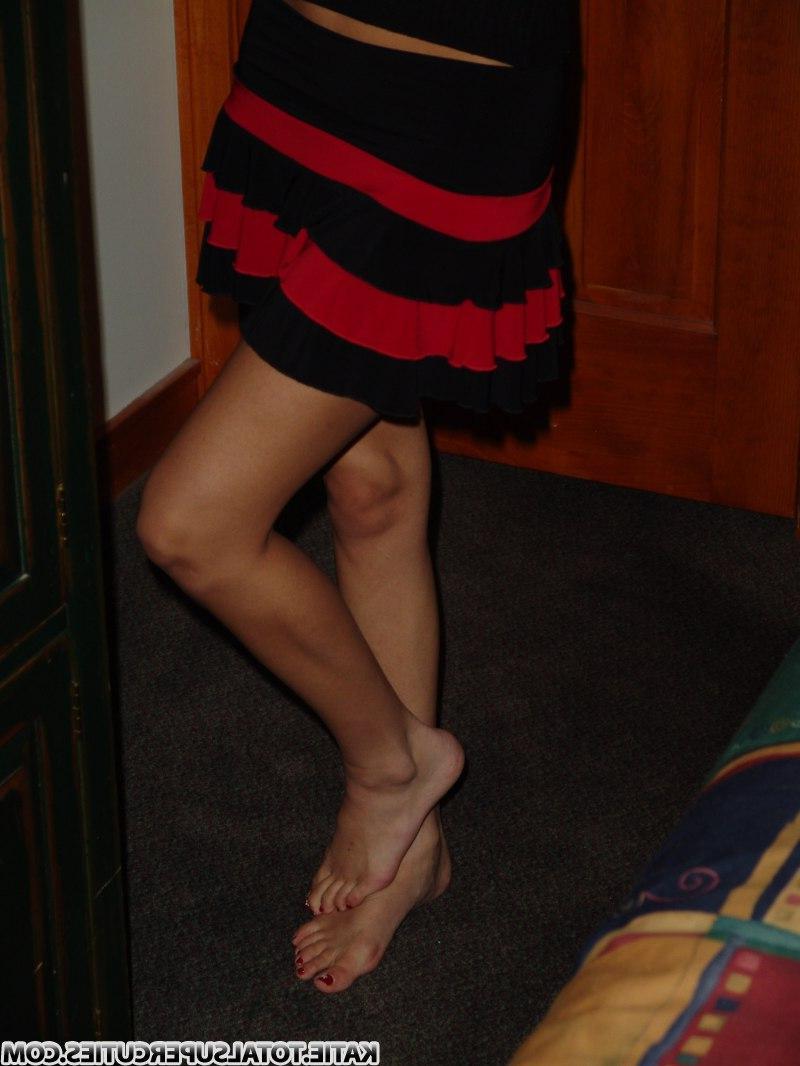 20P Pictures of a hot coed all naked in her room