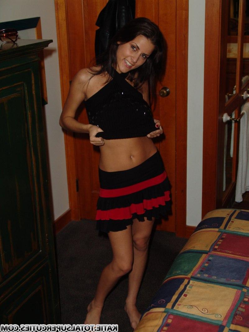 20P Pictures of a hot coed all naked in her room