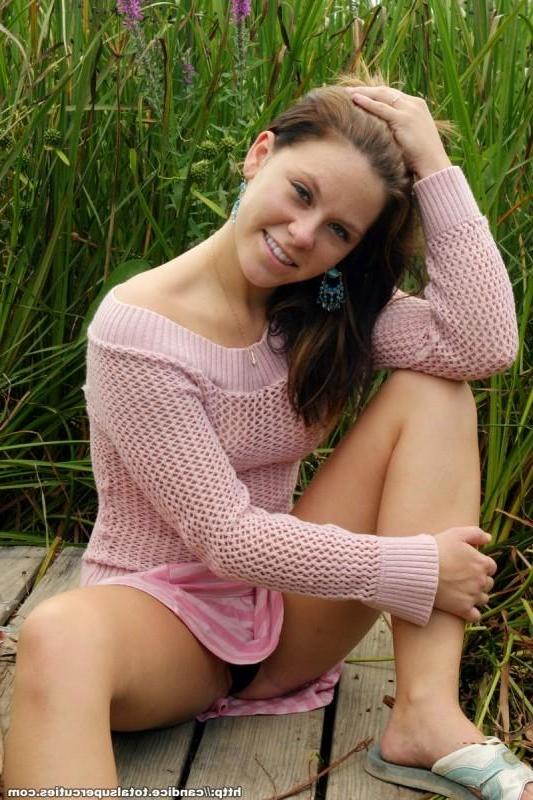 15P Petite brunette girl spreads to show her sweetness