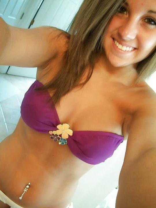 10P Sexy hotties flaunt their bikini body while posing outdoors