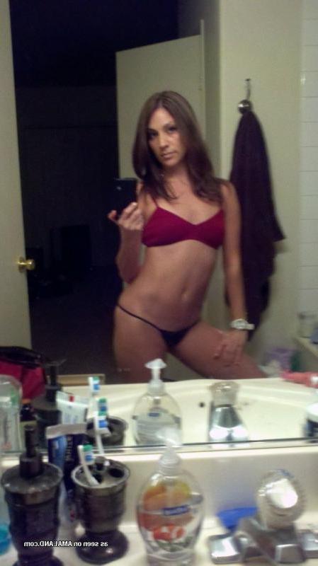 14P Pictures of a sexy brunette teen girlfriend taking pics of herself
