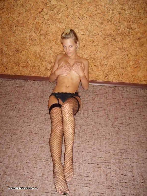 15P Pictures of a hot blonde girlfriend in fishnets
