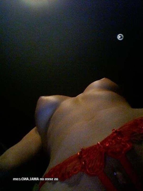 11P Pictures of a hot girlfriend showing her pussy
