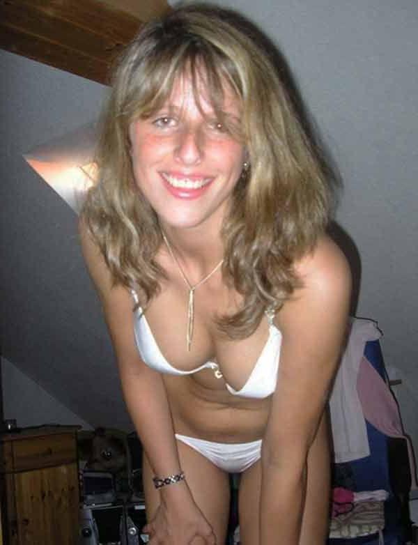 14P Pictures of hot teen girls showing their bodies on camera