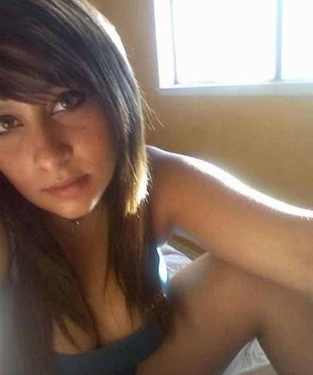 14P Pictures of hot teen girls showing their bodies on camera