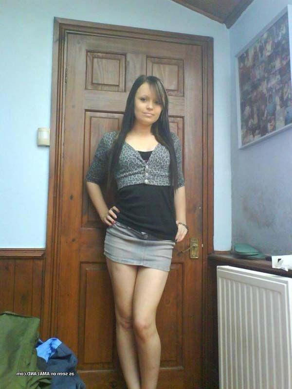 15P Pictures of a hot teen girl exposing herself on camera