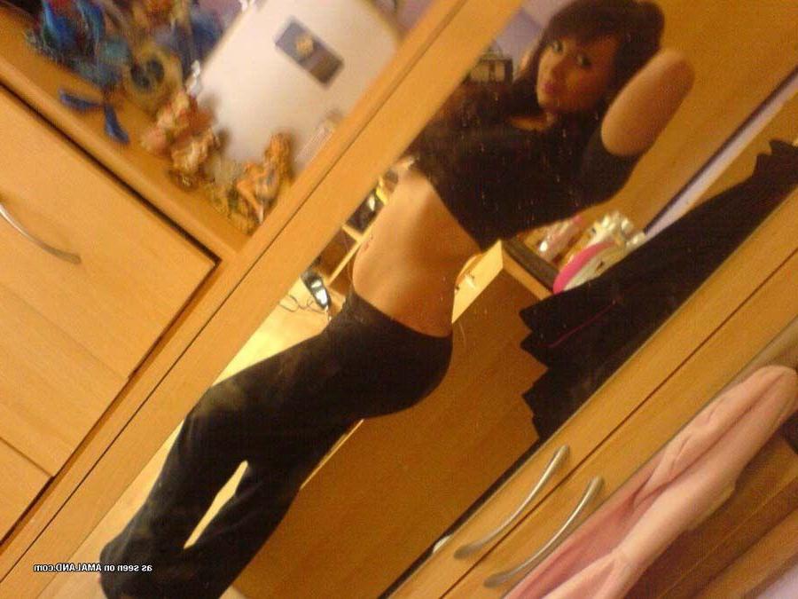 15P Pictures of a hot teen girl exposing herself on camera