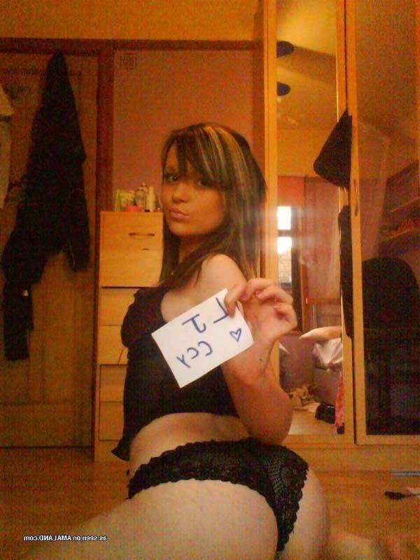 15P Pictures of a hot teen girl exposing herself on camera