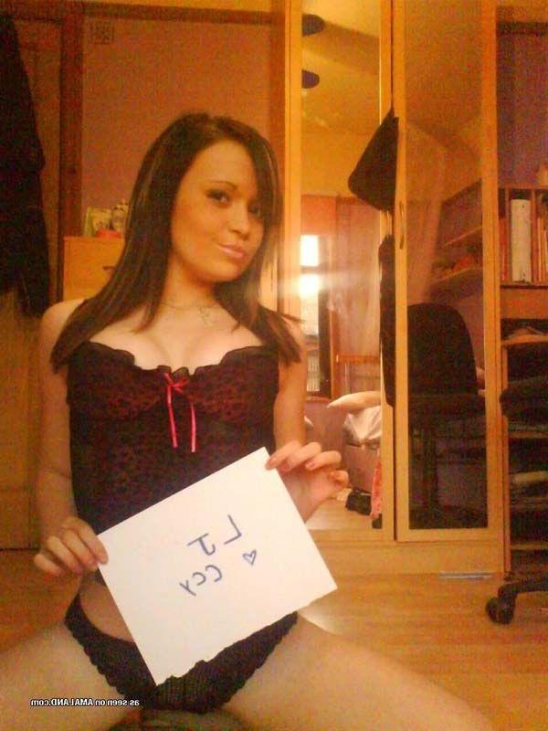 15P Pictures of a hot teen girl exposing herself on camera