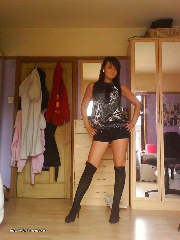 15P Pictures of a hot teen girl exposing herself on camera