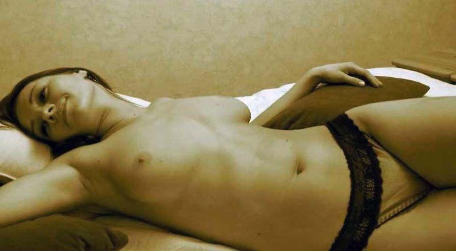 15P Pictures of hot teen girls getting naked