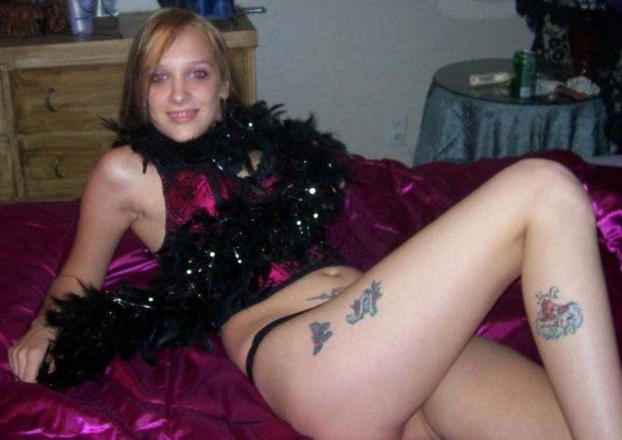 15P Pictures of horny amateur girls getting kinky on camera