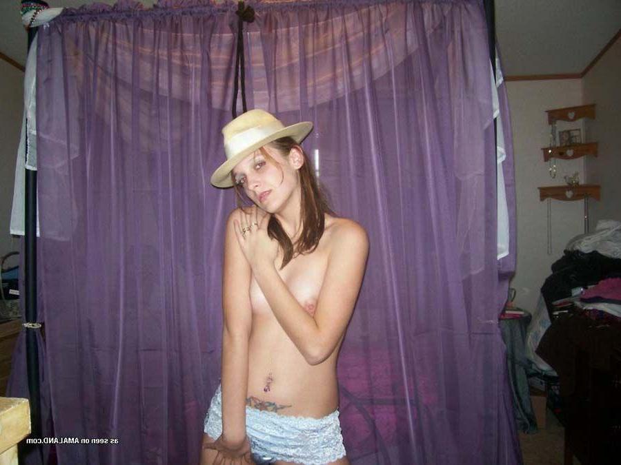 15P Pictures of horny amateur girls getting kinky on camera