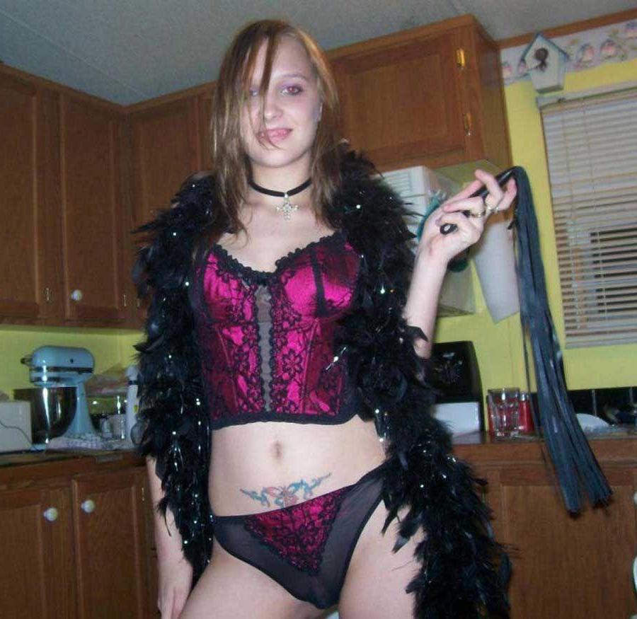 15P Pictures of horny amateur girls getting kinky on camera