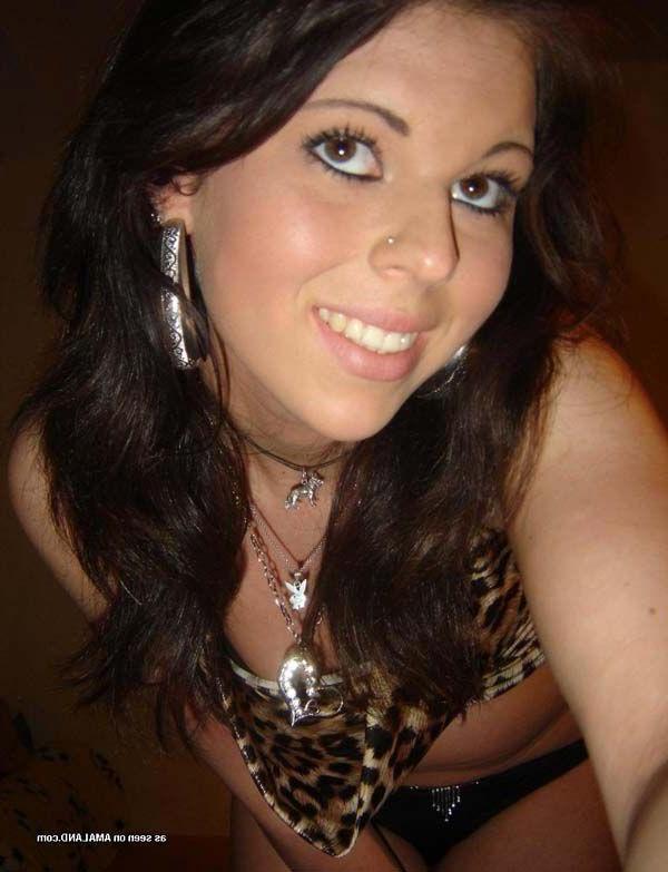 15P Pictures of a stunning brunette girlfriend getting freaky