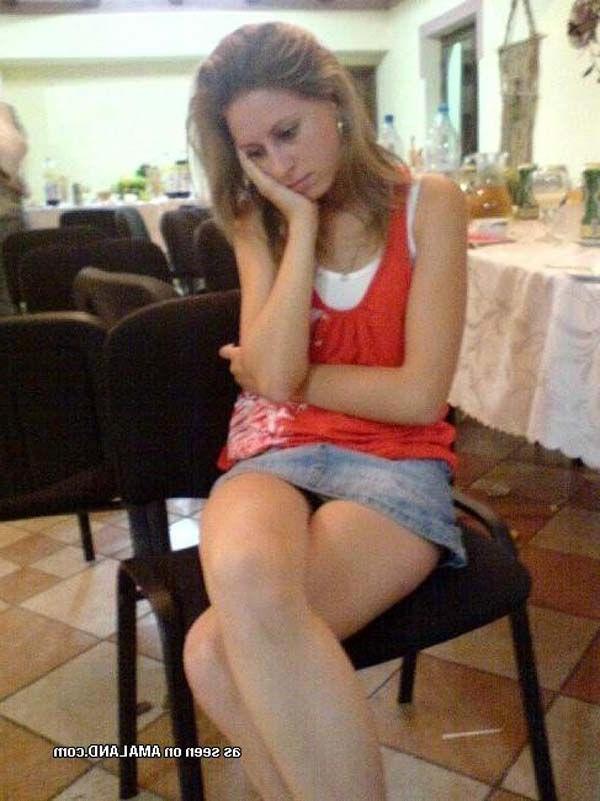 15P Pictures of a hot amateur girlfriend getting her pussy wet