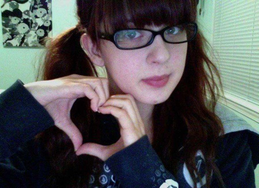 15P Pictures of a hot girlfriend in glasses