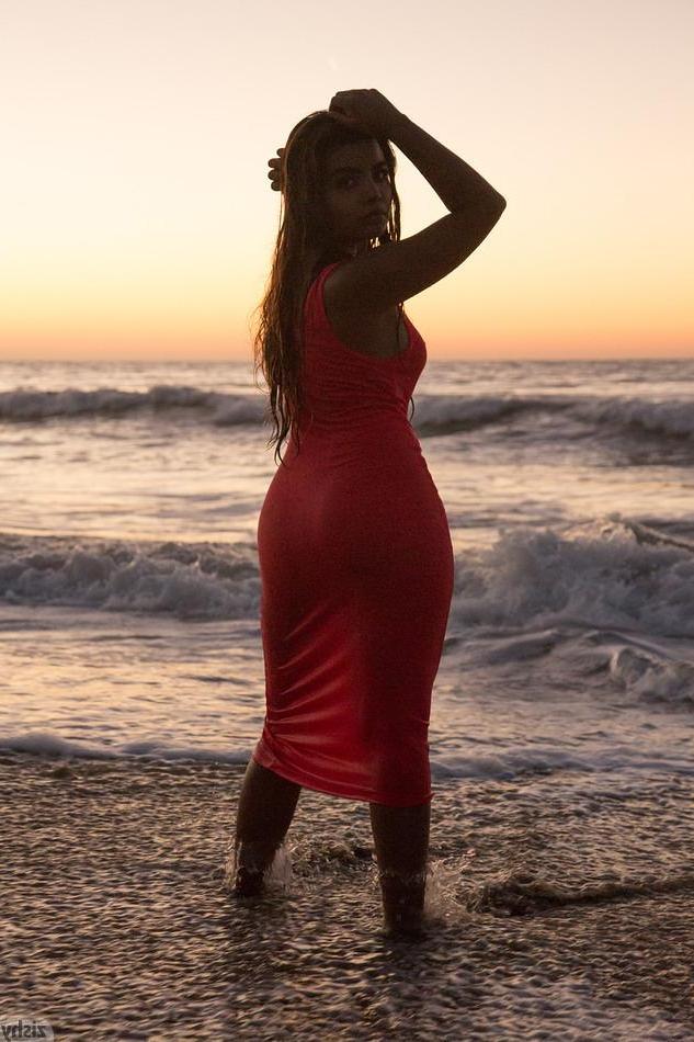 8P Latin beauty Jasmin Veracruz teases you with her hot body