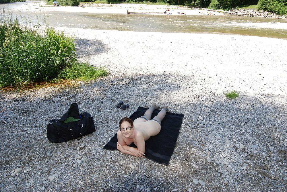 25P Nackt am Fluss 2 , Nude river tease 2