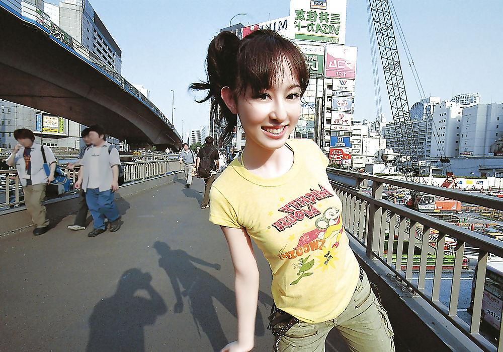 25P Japanese Bikini Babes-Rina Akiyama (1)