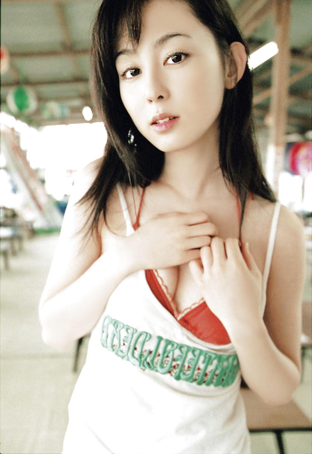 25P Japanese Bikini Babes-Rina Akiyama (1)