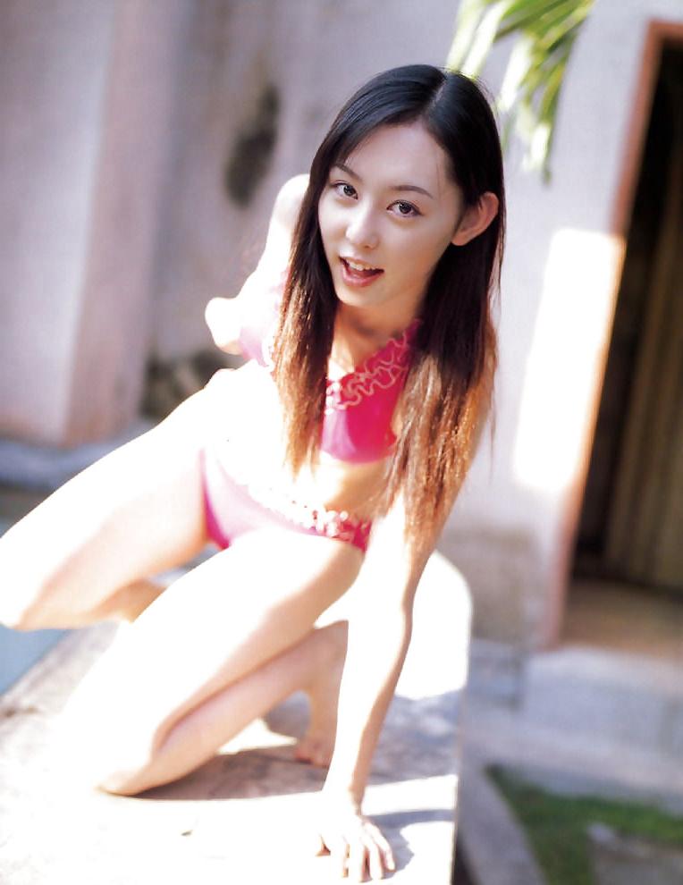 25P Japanese Bikini Babes-Rina Akiyama (1)