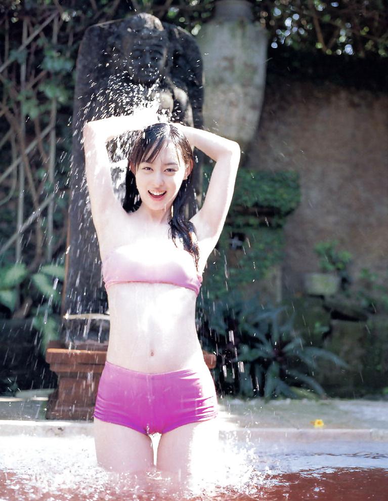 25P Japanese Bikini Babes-Rina Akiyama (1)
