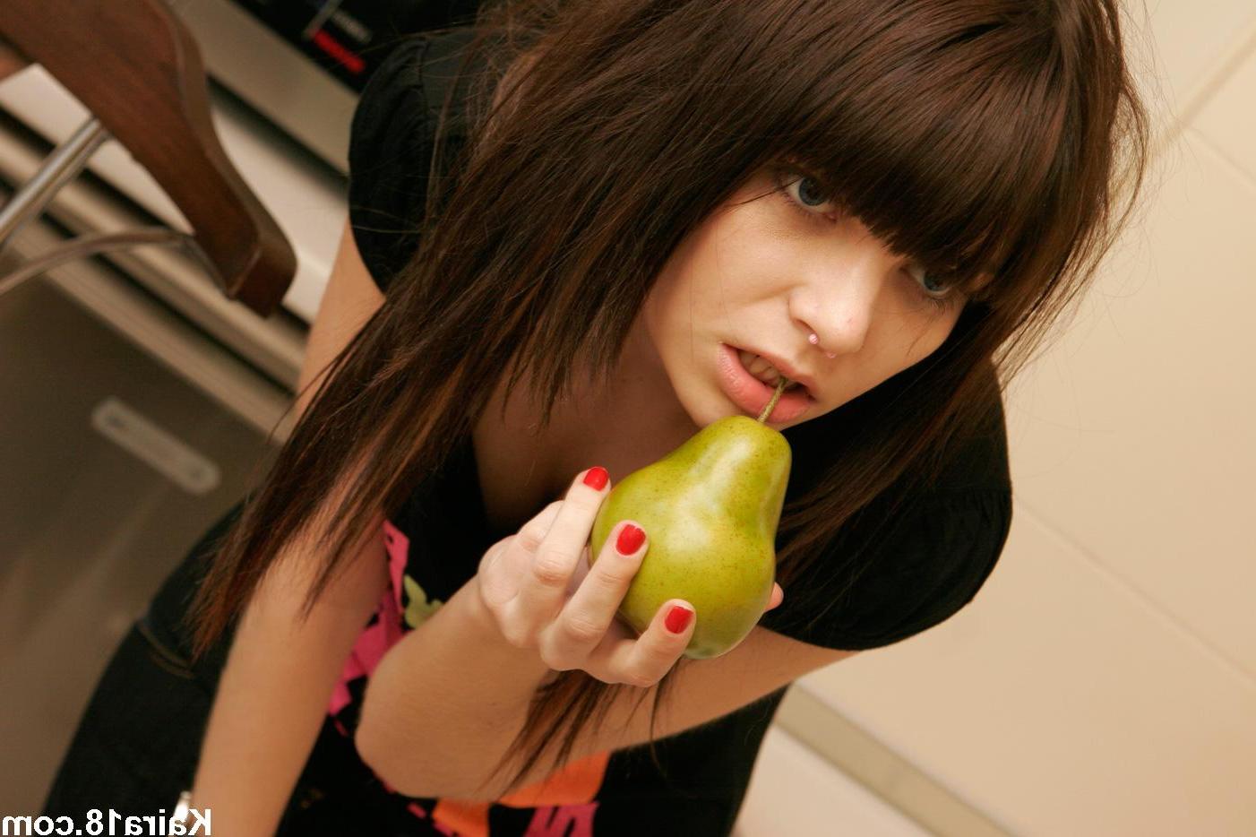 15P Pictures of teen girl Kaira 18 stripping down to her panties