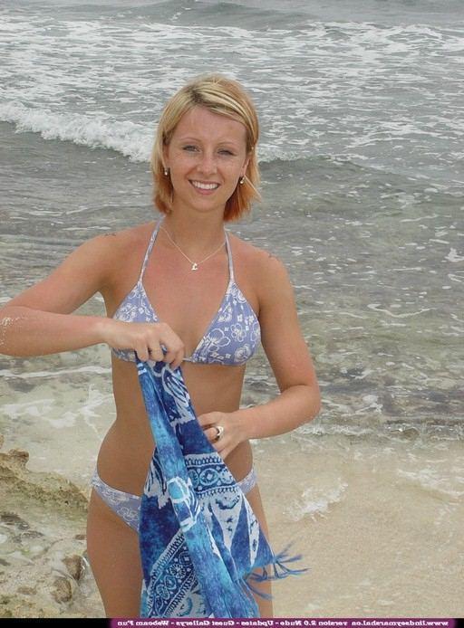 15P Lindsey strips out of her bikini on the beach