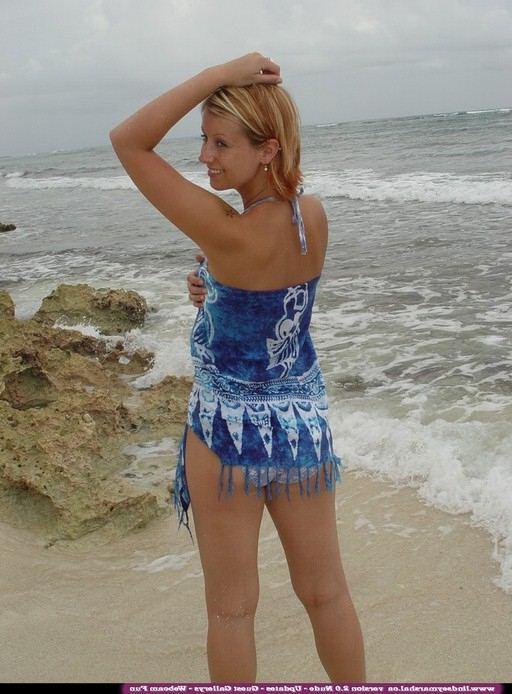 15P Lindsey strips out of her bikini on the beach