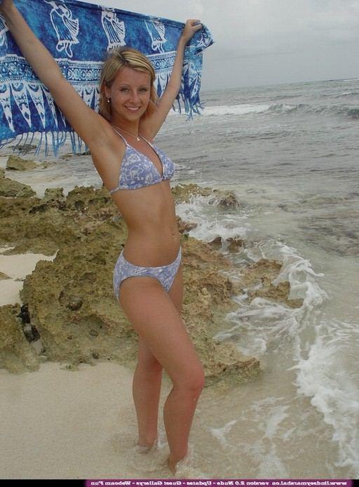 15P Lindsey strips out of her bikini on the beach
