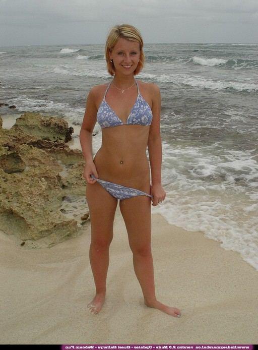 15P Lindsey strips out of her bikini on the beach
