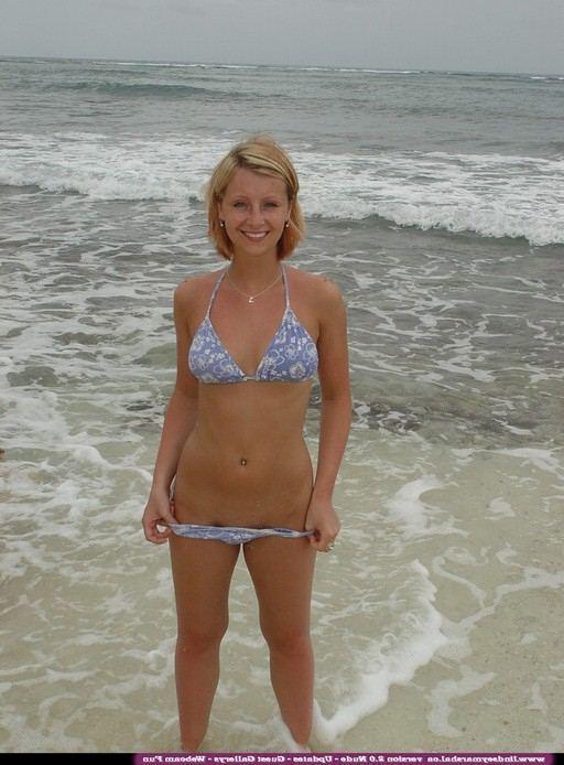 15P Lindsey strips out of her bikini on the beach