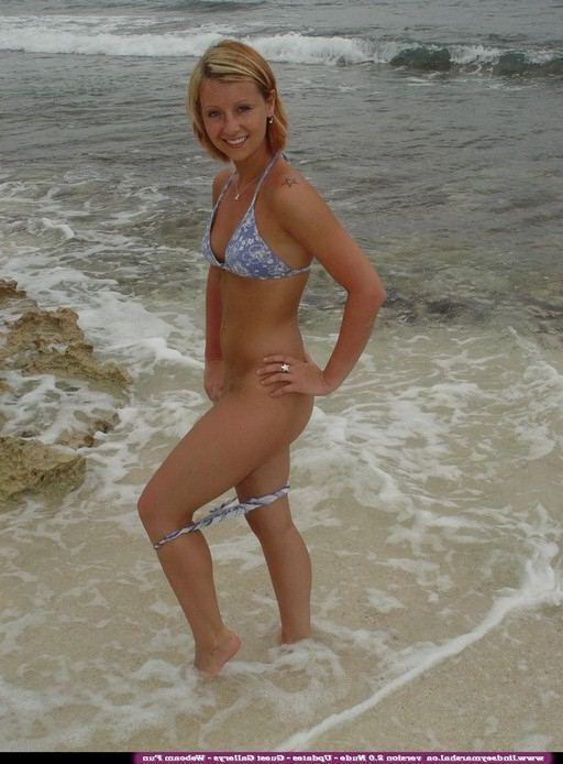 15P Lindsey strips out of her bikini on the beach