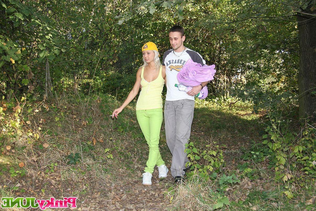 15P Pictures of Pinky June getting fucked and creampied outside