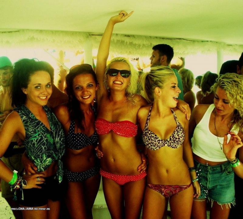 14P Amateur sexy chick's hot non-nude vacation pics