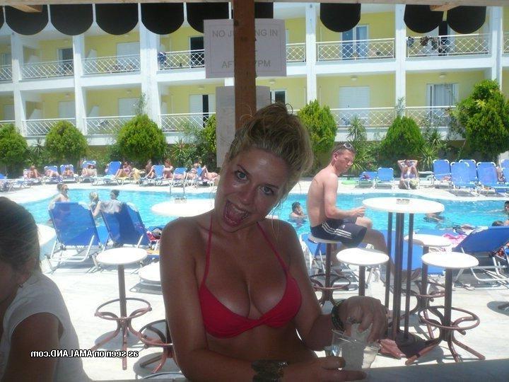 14P Amateur sexy chick's hot non-nude vacation pics