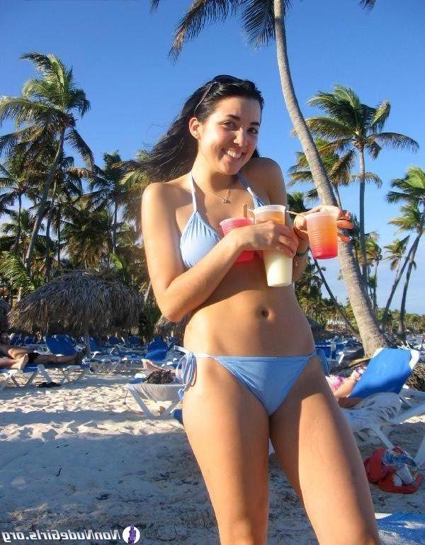 20P Pictures of hot girls teasing with their bodies