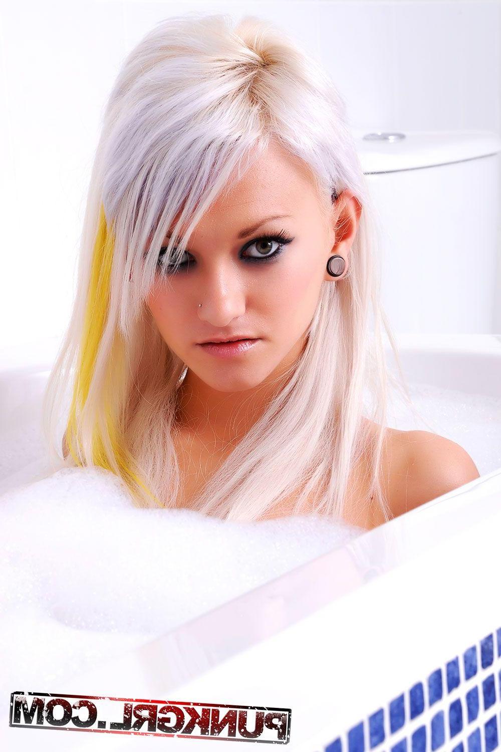 20P Pictures of Ashlie taking a hot bath