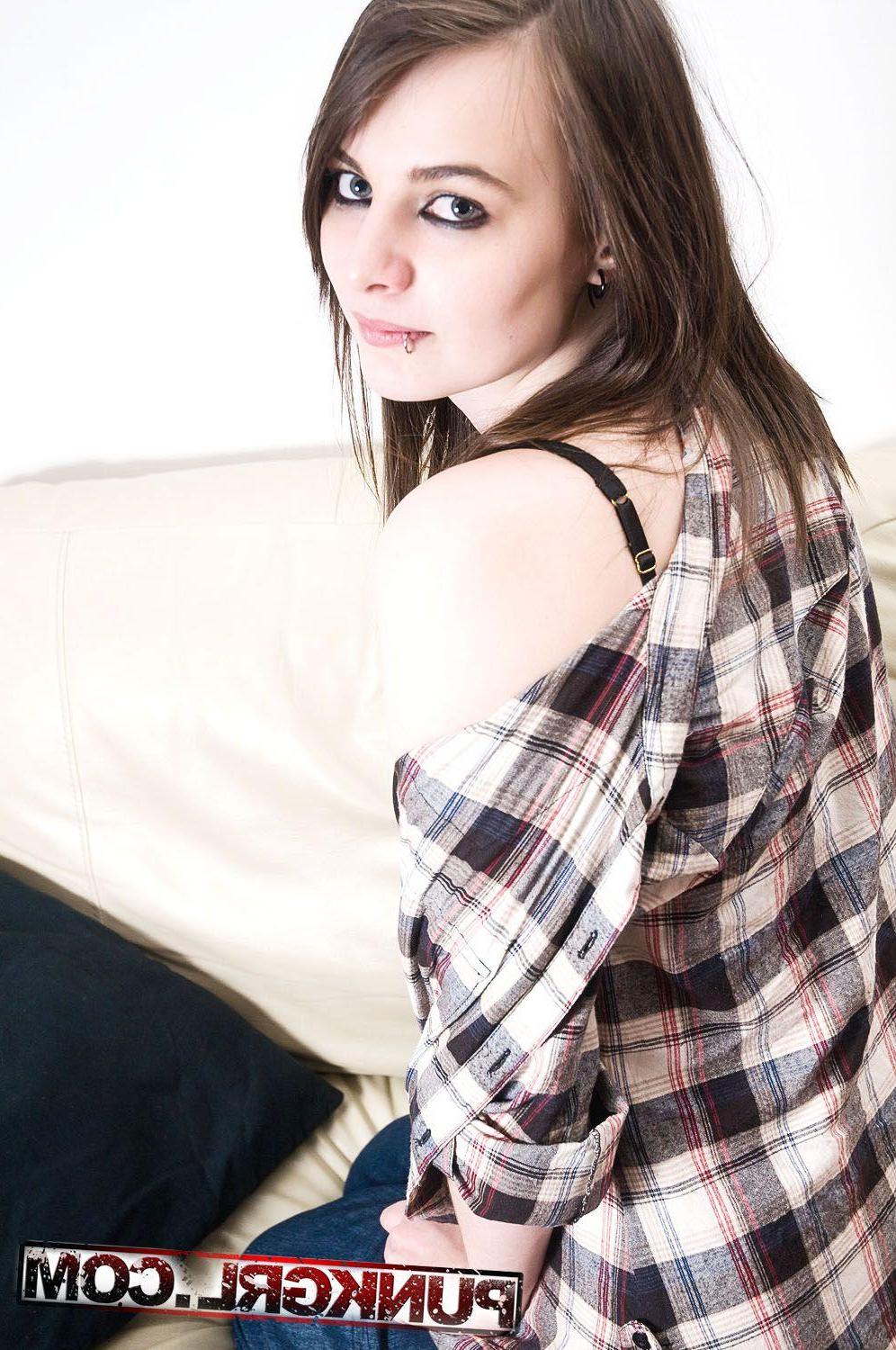 20P Pictures of punk girl Pobb getting naked for you