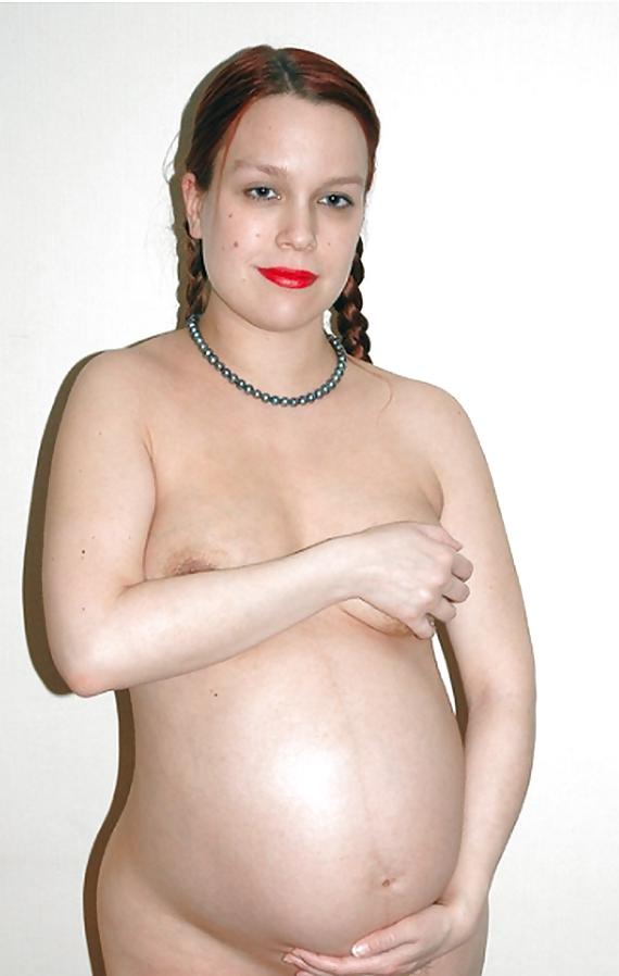 11P Leni  pregnant and naked