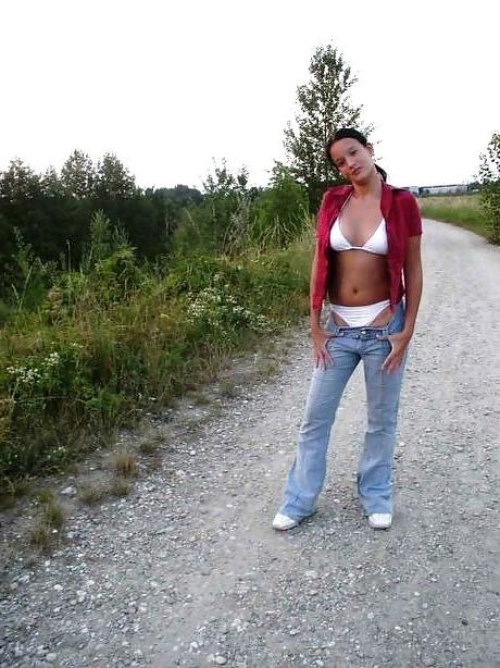 23P PRETTY, NICE AND HORNY - EMMA