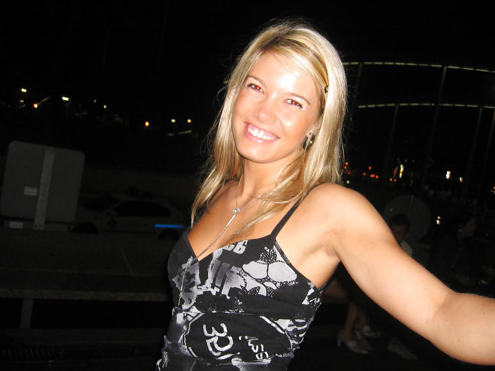 11P Girlfriend Saskia