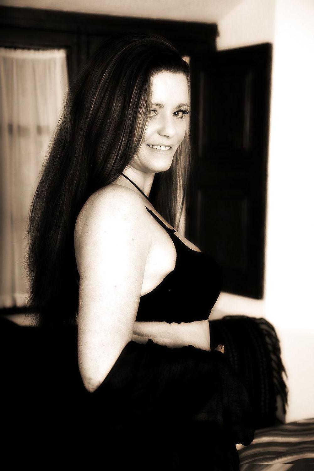 23P MILF in perfection
