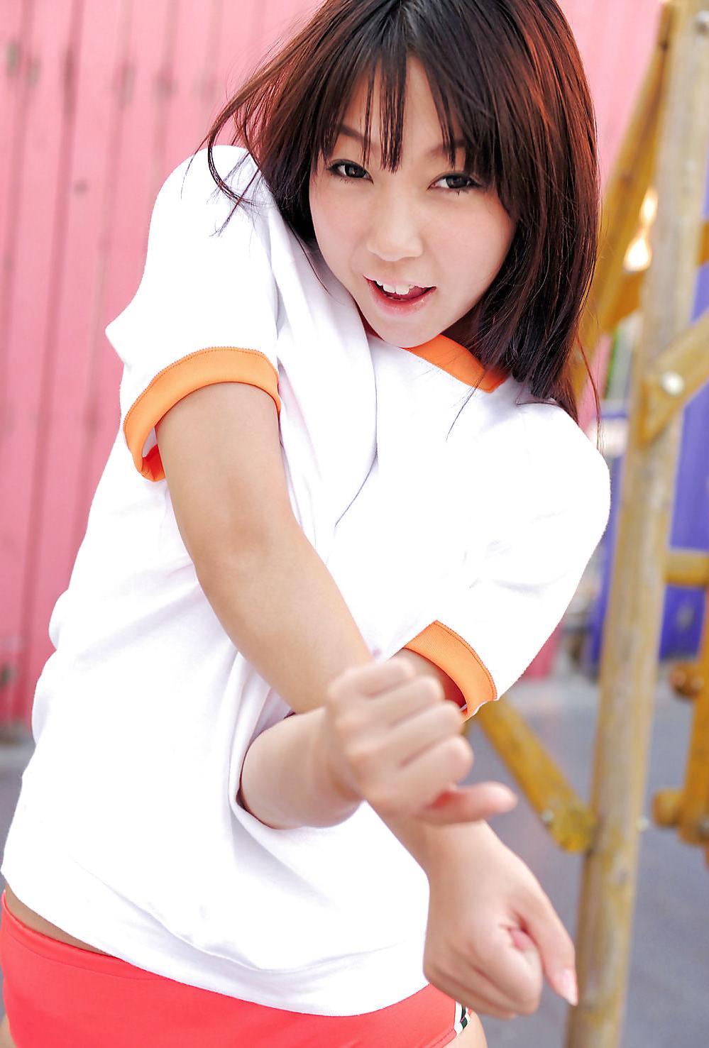 25P Japanese Bikini Babes-Ami Asai (1)
