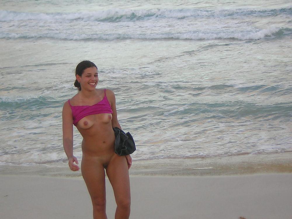 14P Cubanita girlfriend naked public beach
