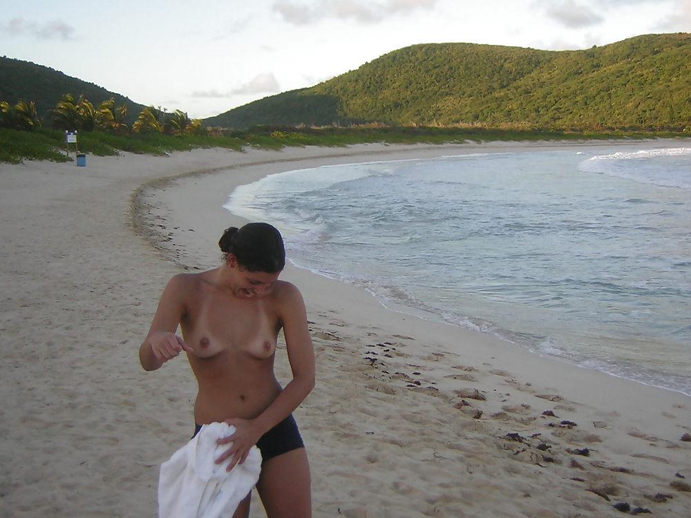 14P Cubanita girlfriend naked public beach
