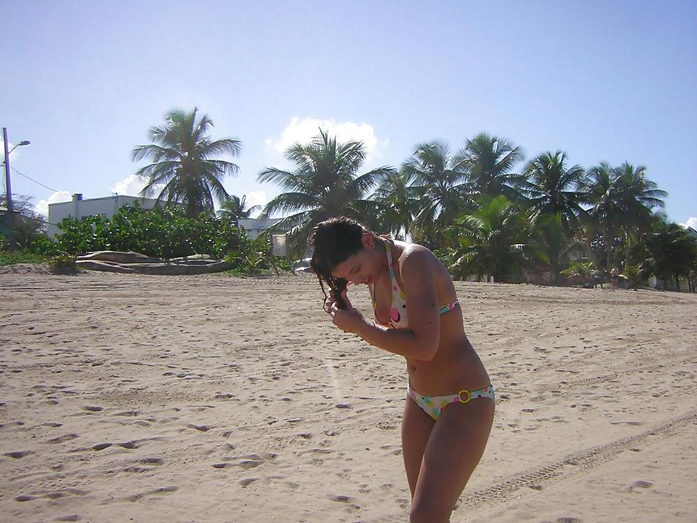 14P Cubanita girlfriend naked public beach
