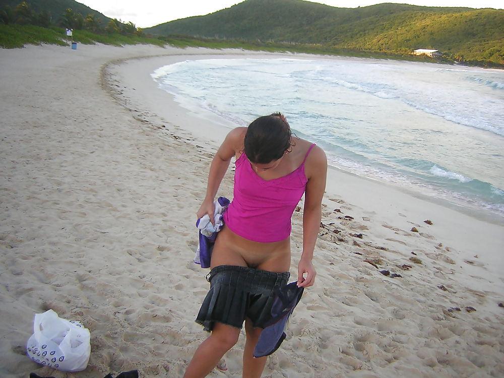 14P Cubanita girlfriend naked public beach