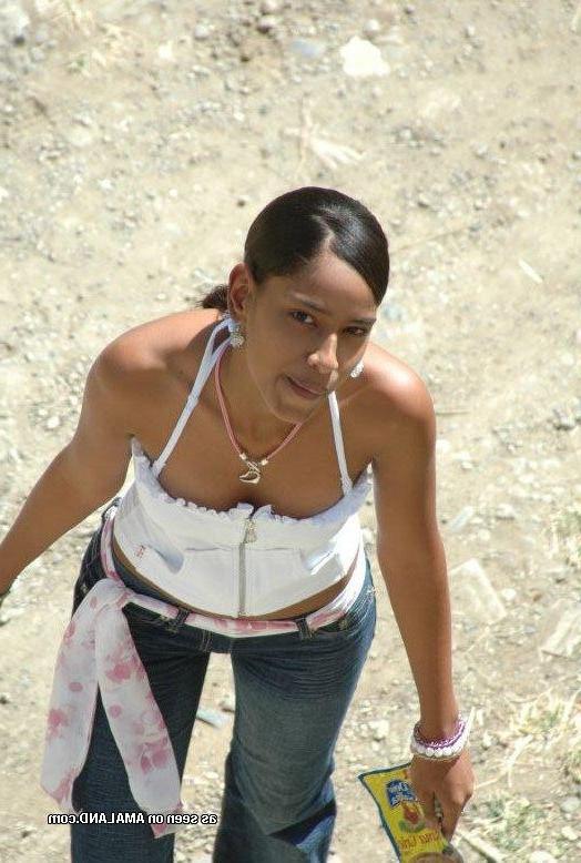 14P Pic compilation of an amateur black hottie posing sexy for her boyfriend